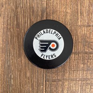 Vintage Philadelphia Flyers Hockey Puck Trench MFG Official NHL VTG Canada